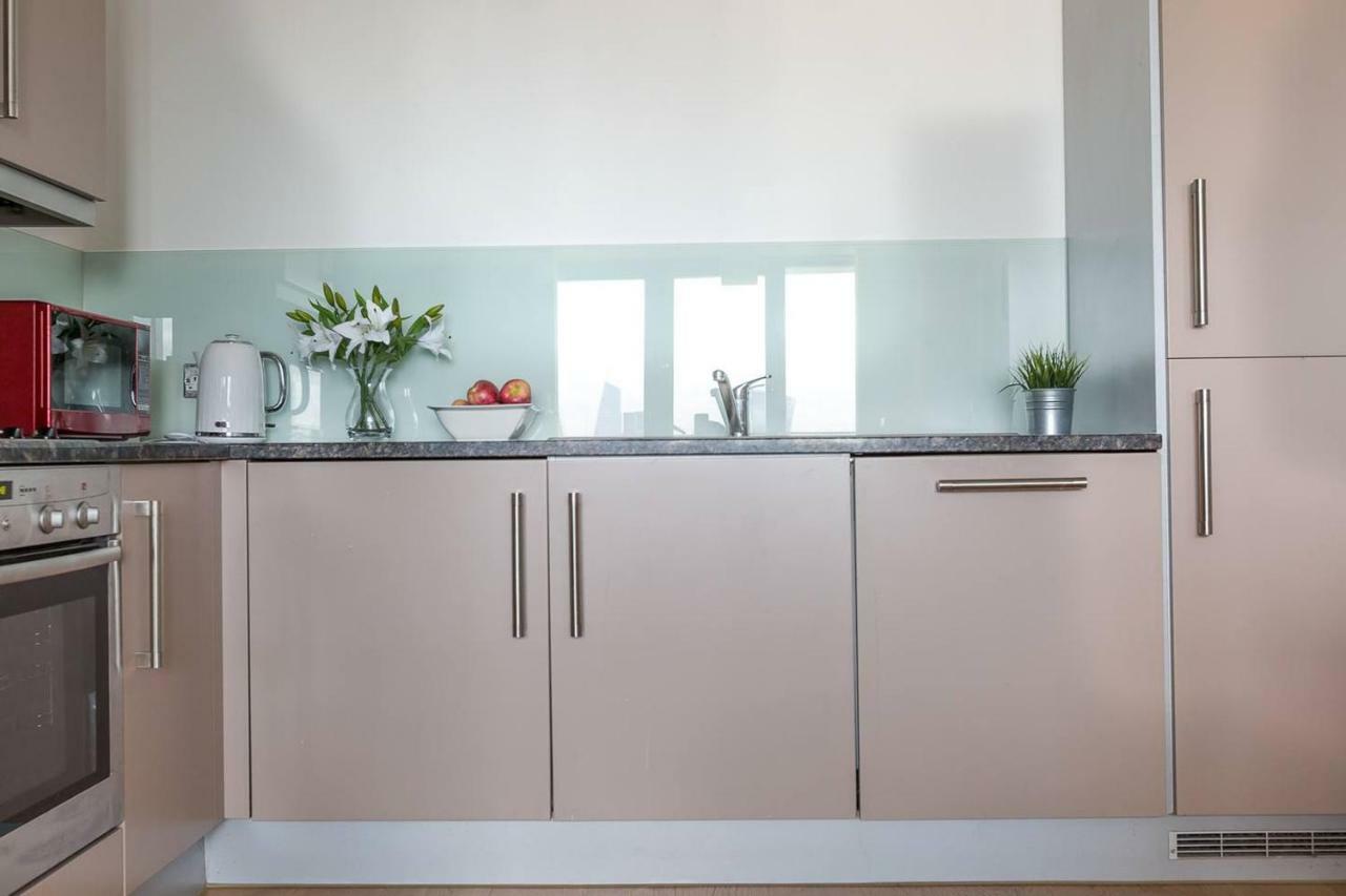 Modern 1 Bedroom Apartment In E1 With Great Views London Kültér fotó