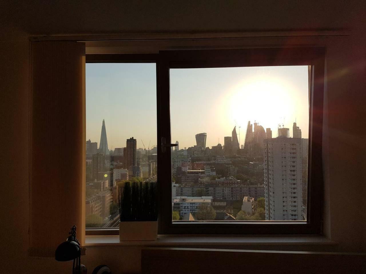 Modern 1 Bedroom Apartment In E1 With Great Views London Kültér fotó