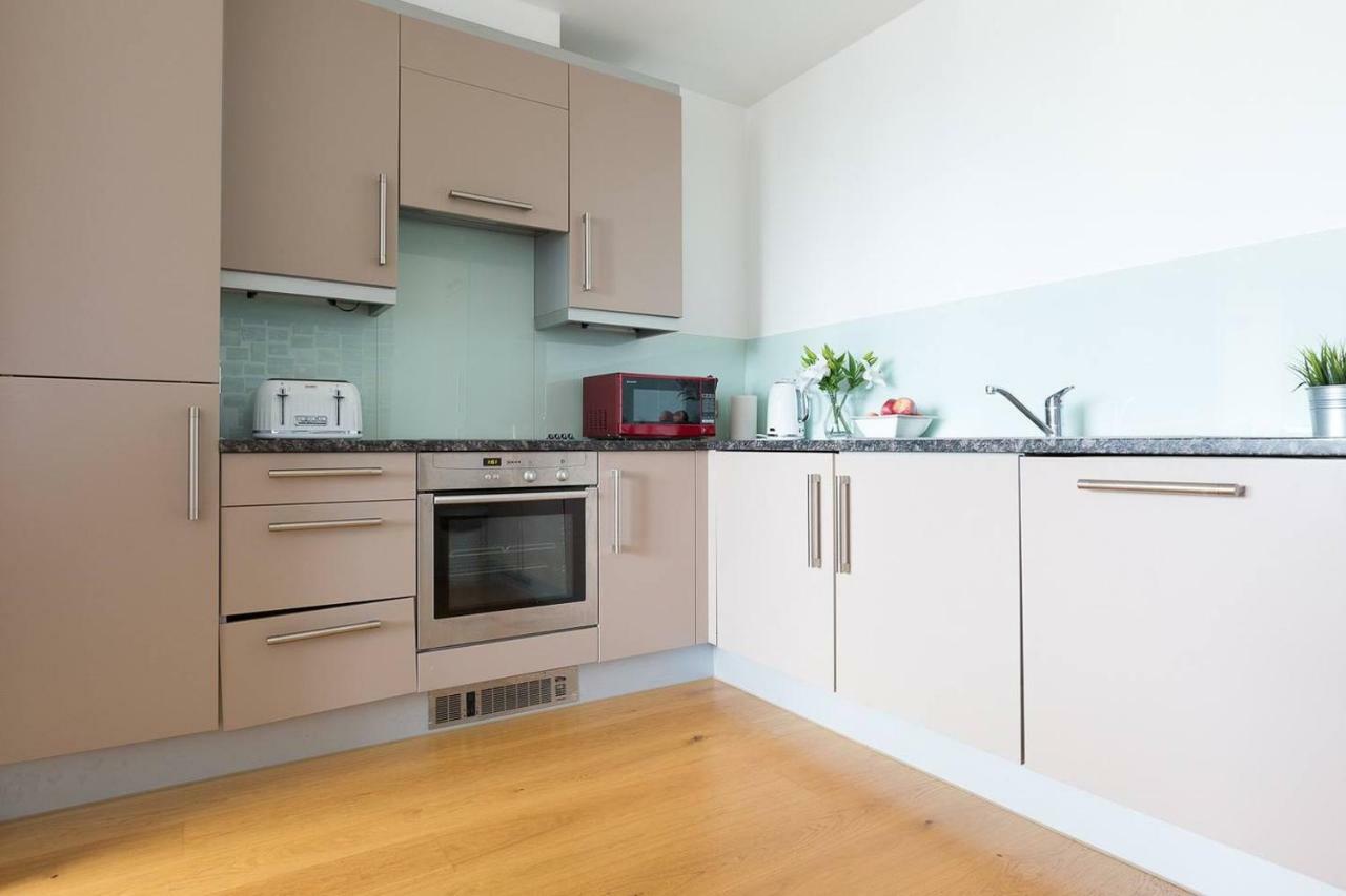Modern 1 Bedroom Apartment In E1 With Great Views London Kültér fotó