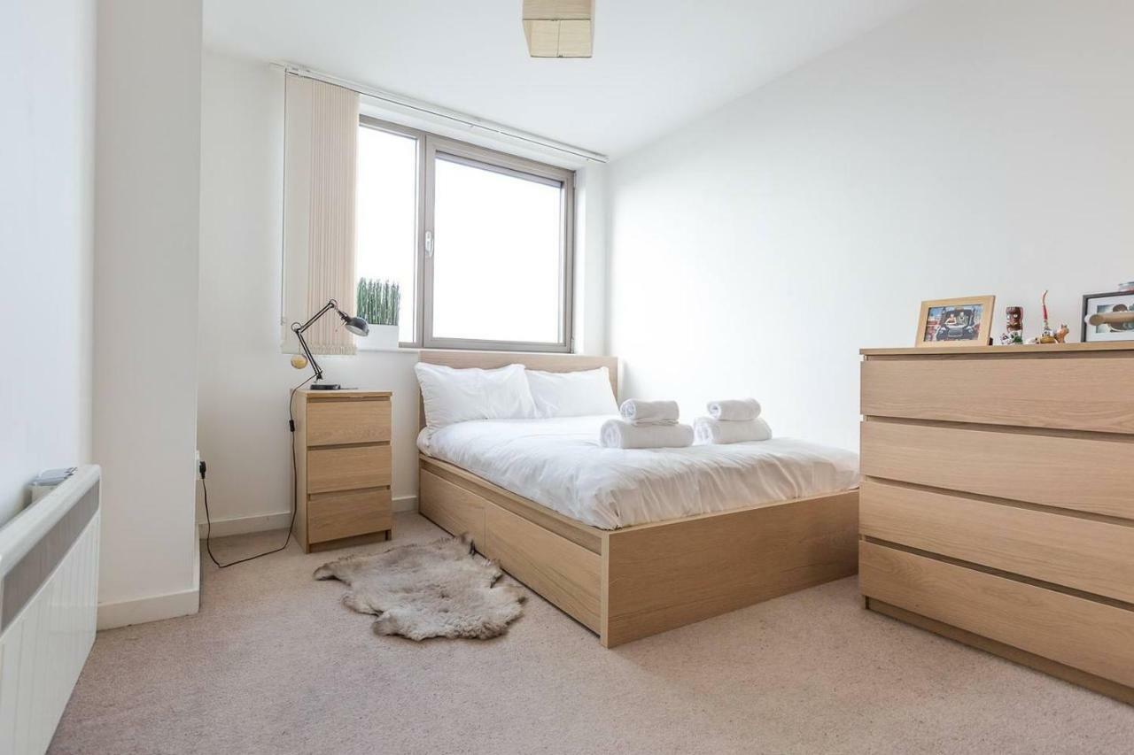 Modern 1 Bedroom Apartment In E1 With Great Views London Kültér fotó